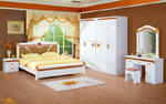 Кокетно решение за спалня по индивидуален проект в бяло с  геометрични акценти в оранж88-2618